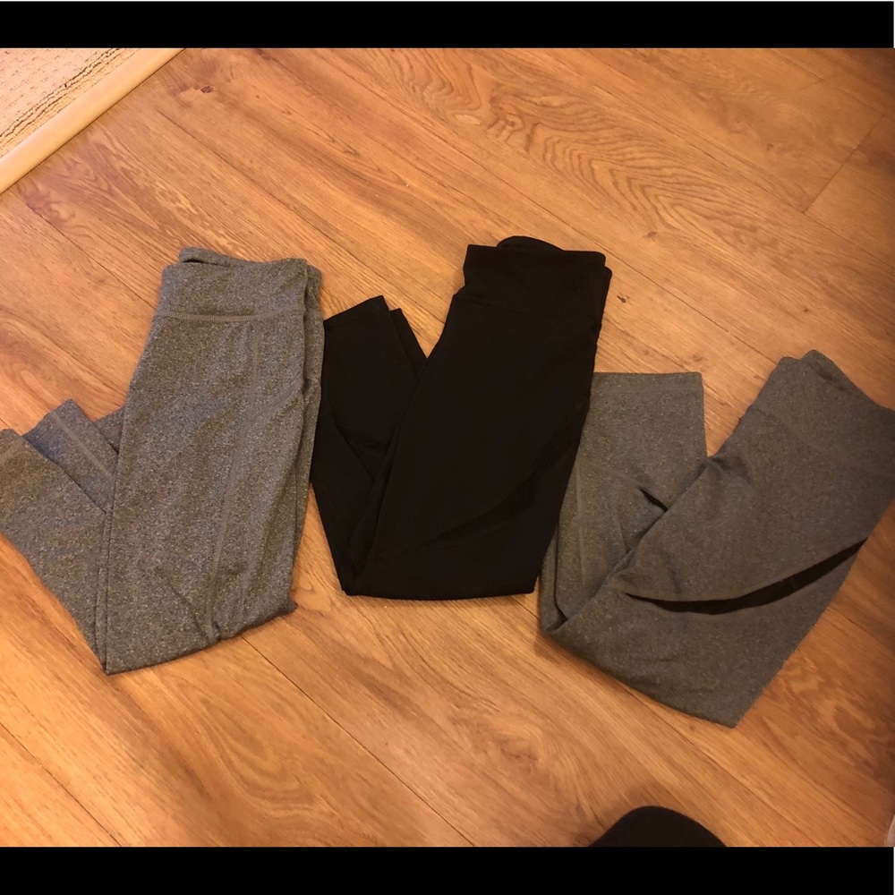 BUNDLE. Cropped leggings in size S